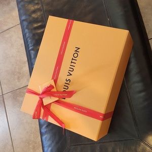 Louis Vuitton XXXL magnetic box with ribbon and blank gift tag.